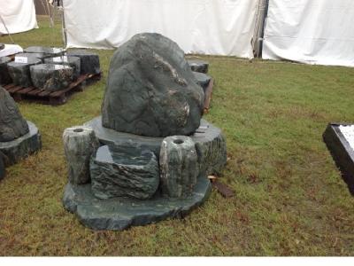 青石自然型墓石　瓶ガ森