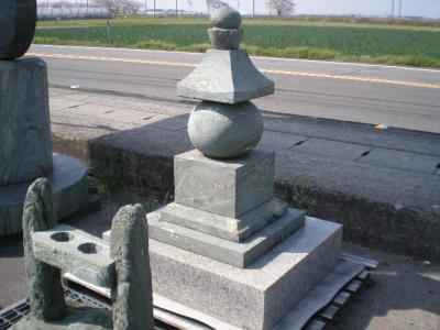 青石五輪塔
